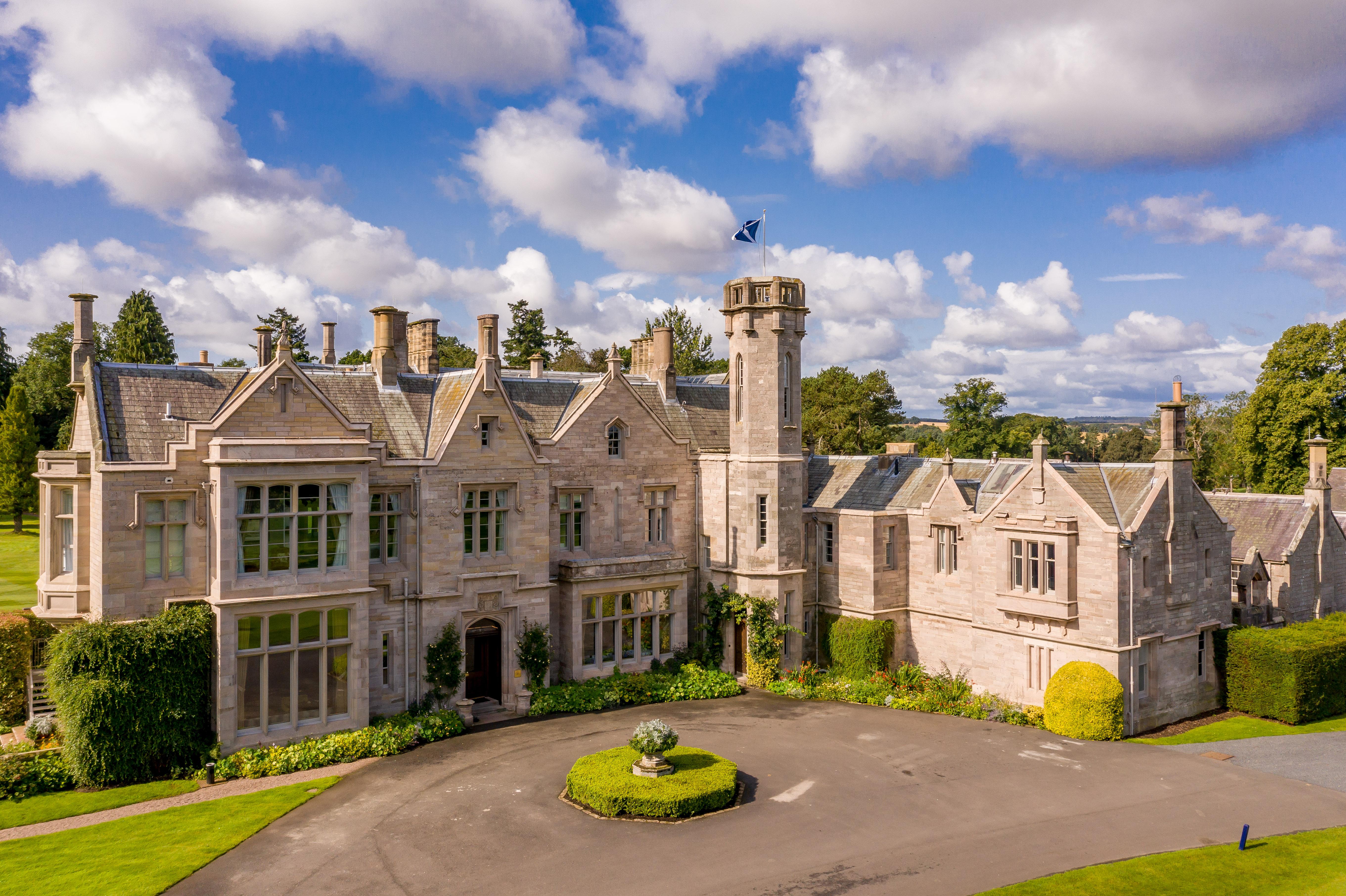 Schloss Roxburghe, Part Of Destination By Hyatt 외부 사진 The main entrance to the school
