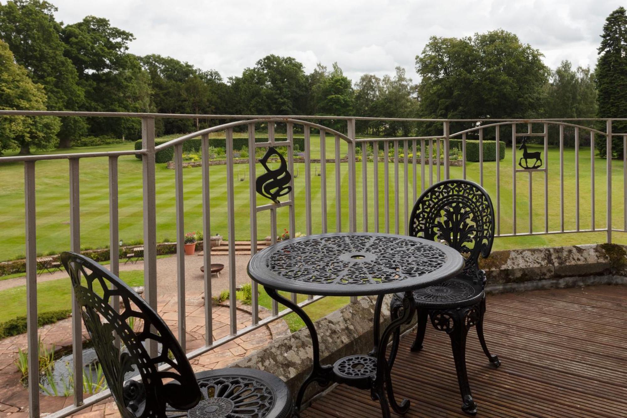 Schloss Roxburghe, Part Of Destination By Hyatt 외부 사진 The balcony at the hotel