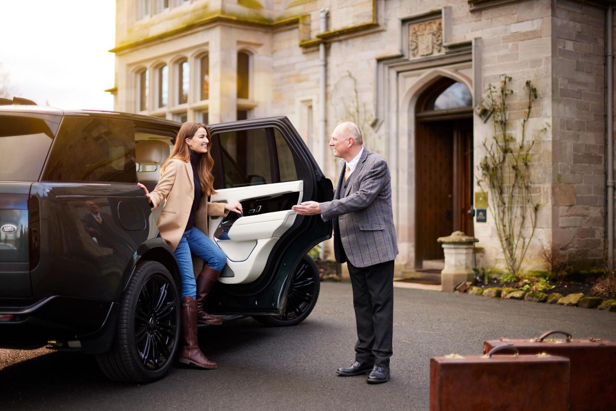 Schloss Roxburghe, Part Of Destination By Hyatt 외부 사진 A chauffeur opening the car door for a passenger