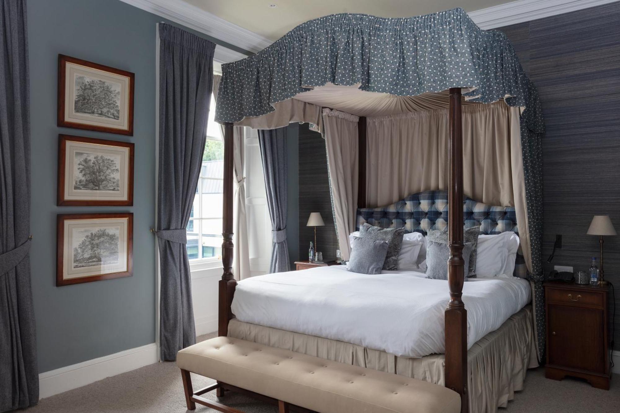 Schloss Roxburghe, Part Of Destination By Hyatt 외부 사진 A bedroom at the hotel