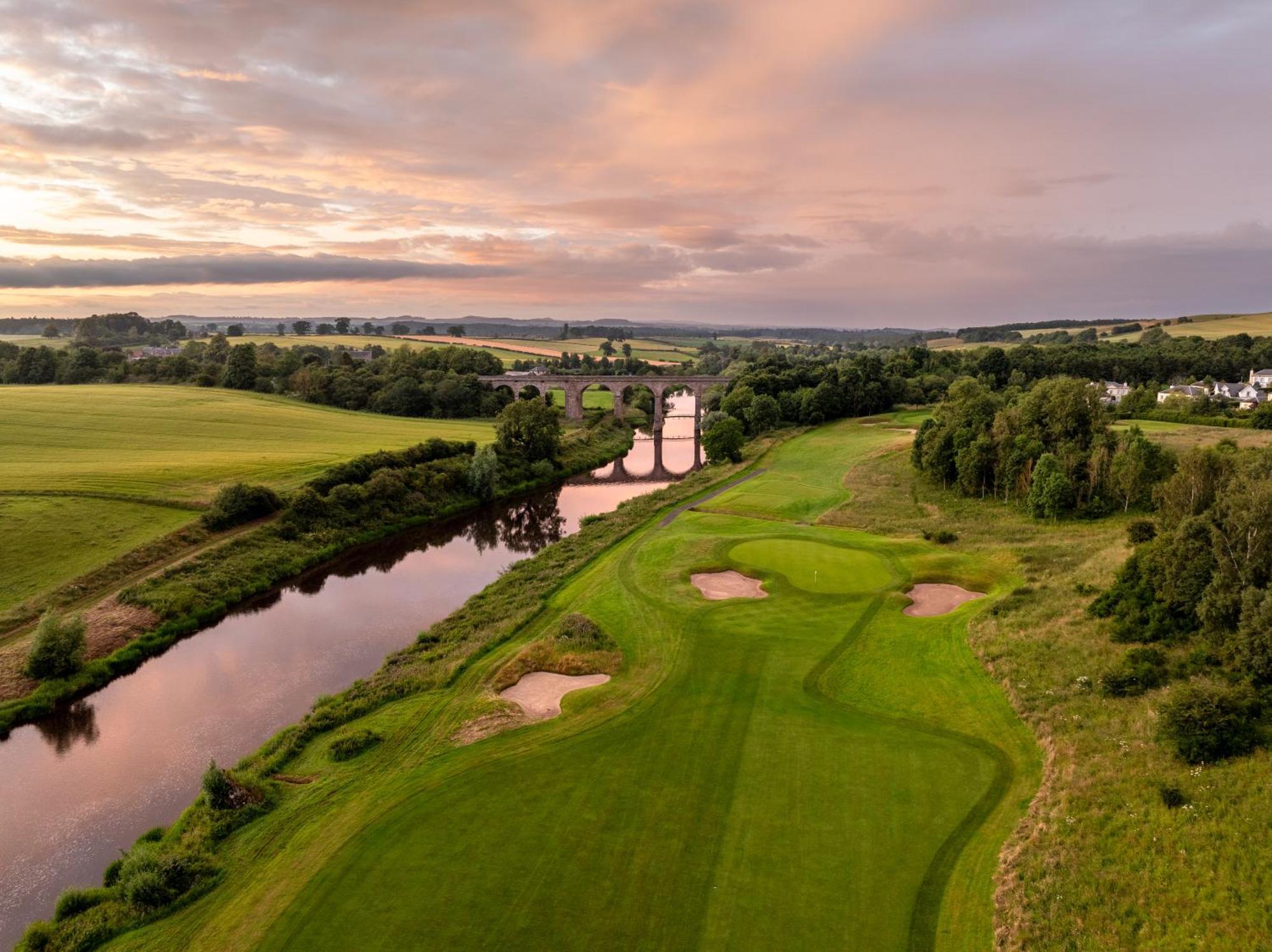 Schloss Roxburghe, Part Of Destination By Hyatt 외부 사진 The 17th hole at the Old Head Golf Links