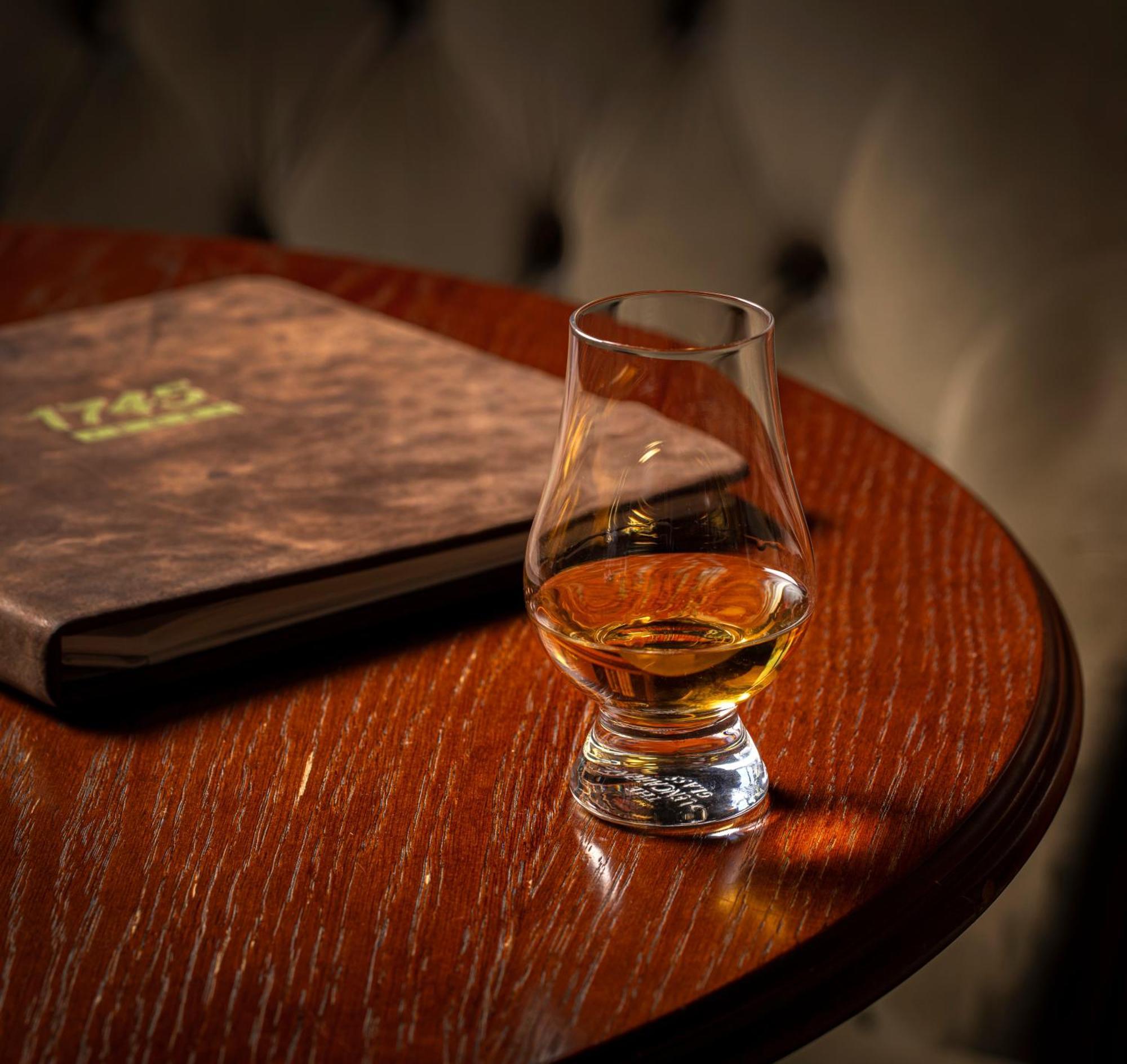 Schloss Roxburghe, Part Of Destination By Hyatt 외부 사진 A dram of single malt Scotch whisky