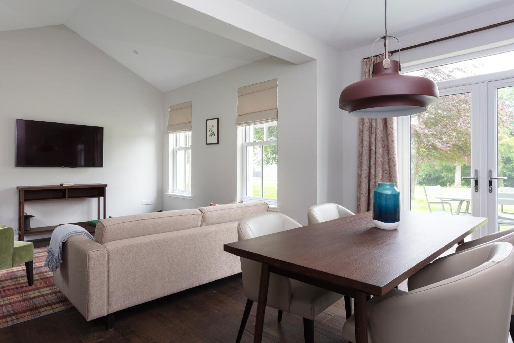 Schloss Roxburghe, Part Of Destination By Hyatt 외부 사진 A living room with a sofa and a table
